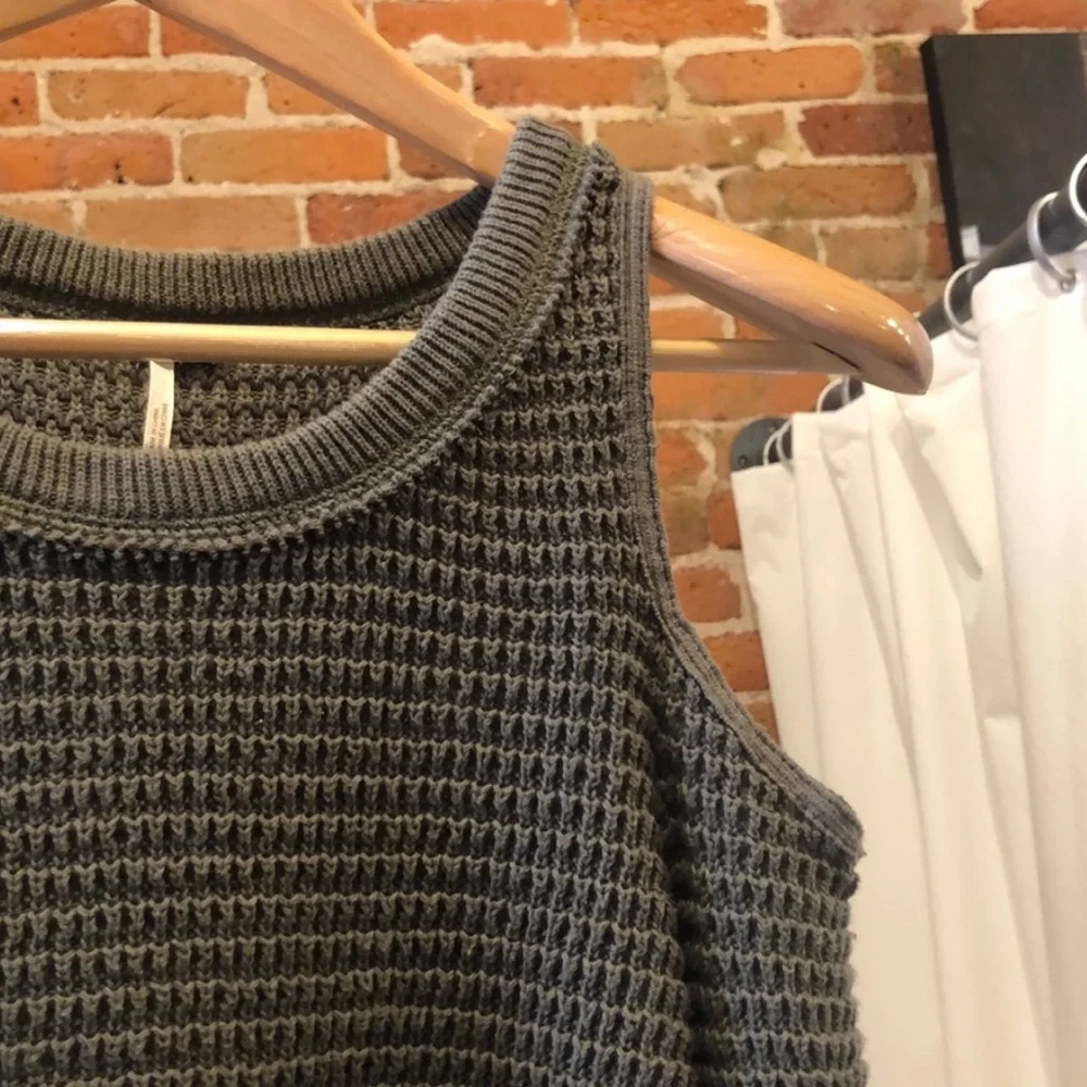 FREE PEOPLE | Sweater Cold Shoulder - Picture 4 of 4